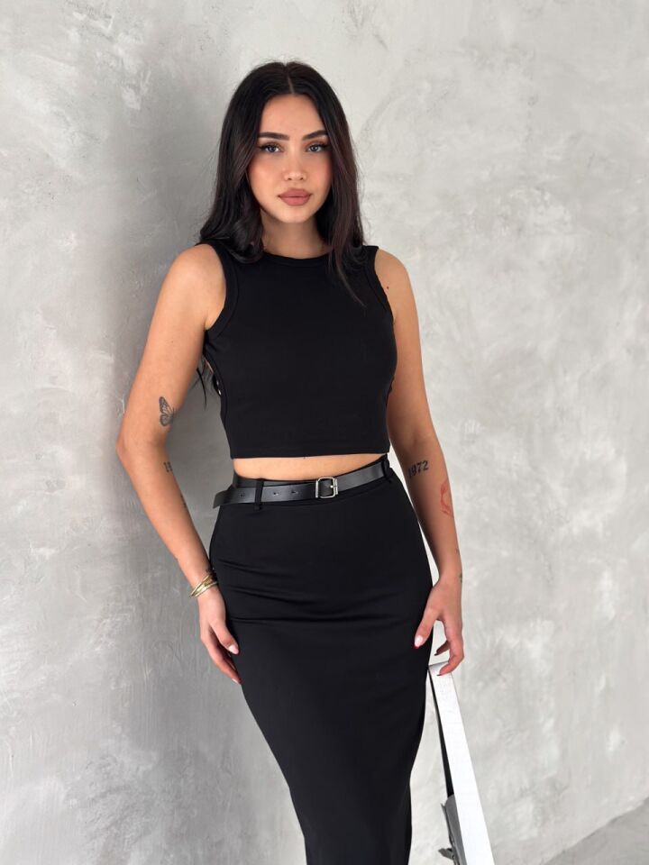SİYAH UZUN KALEM ETEK ARKA YIRTMAÇLI VE KEMERLİ MODEL L