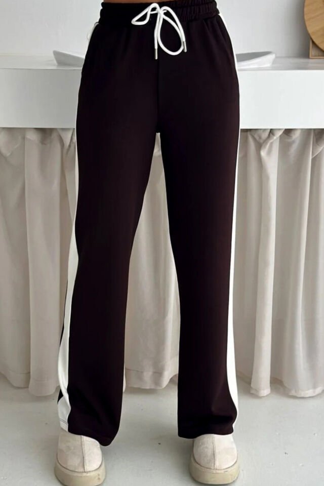 Kadın Yanları Beyaz Şeritli  Hafif Likralı ve Esnek Modal Eşofman Takımı 2577 S - KAHVERENGİ