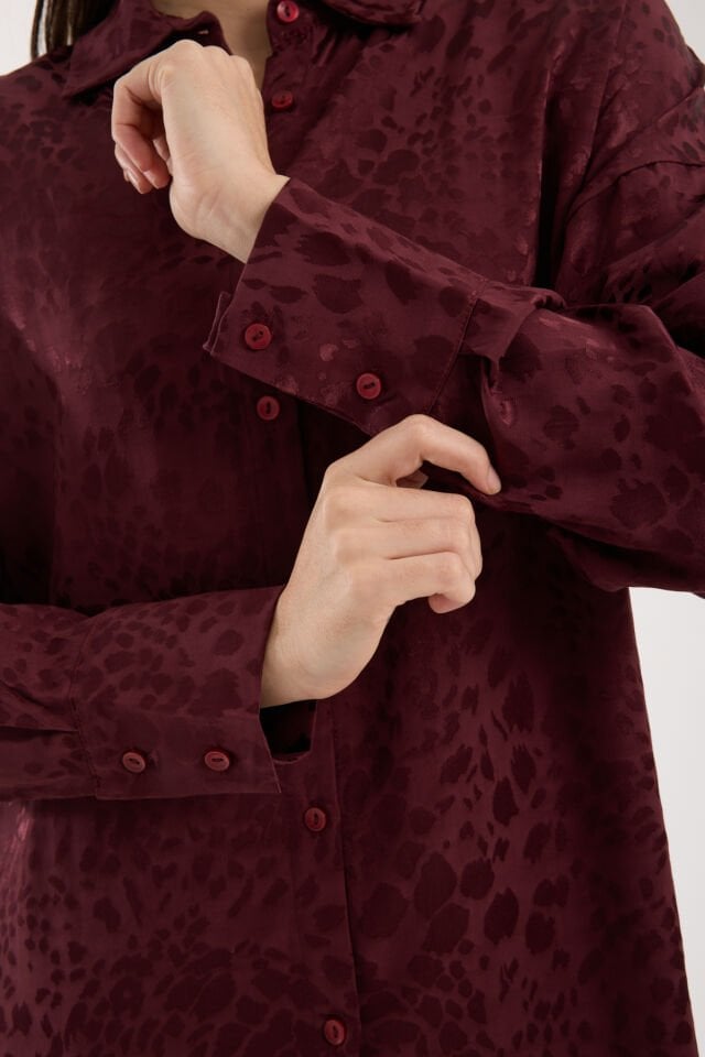 Kadın Desenli ve Dokulu Salaş Gömlek L - BORDO