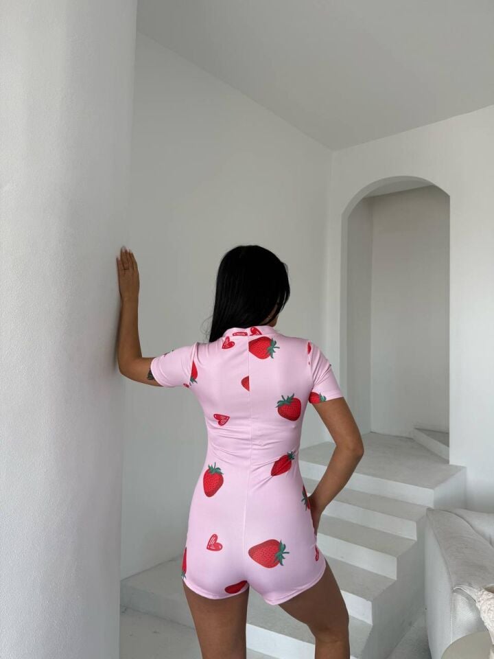 Kadın Desenli Kısa Kol Düğmeli Gecelik Rahat Kullanım Tulum T4 2XL - ÇİLEK DESENLİ