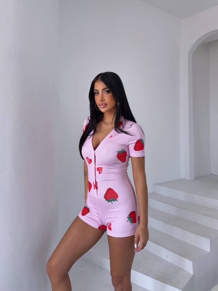 Kadın Desenli Kısa Kol Düğmeli Gecelik Rahat Kullanım Tulum T4 2XL - ÇİLEK DESENLİ