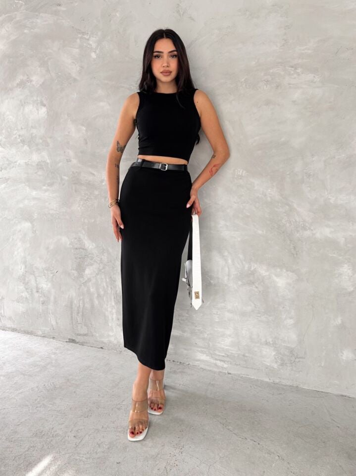 SİYAH UZUN KALEM ETEK ARKA YIRTMAÇLI VE KEMERLİ MODEL M