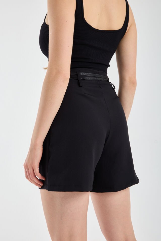 Kadın Çift Biye Kemerli Yüksek Bel  Pileli Günlük Şort 2441 XL - SİYAH