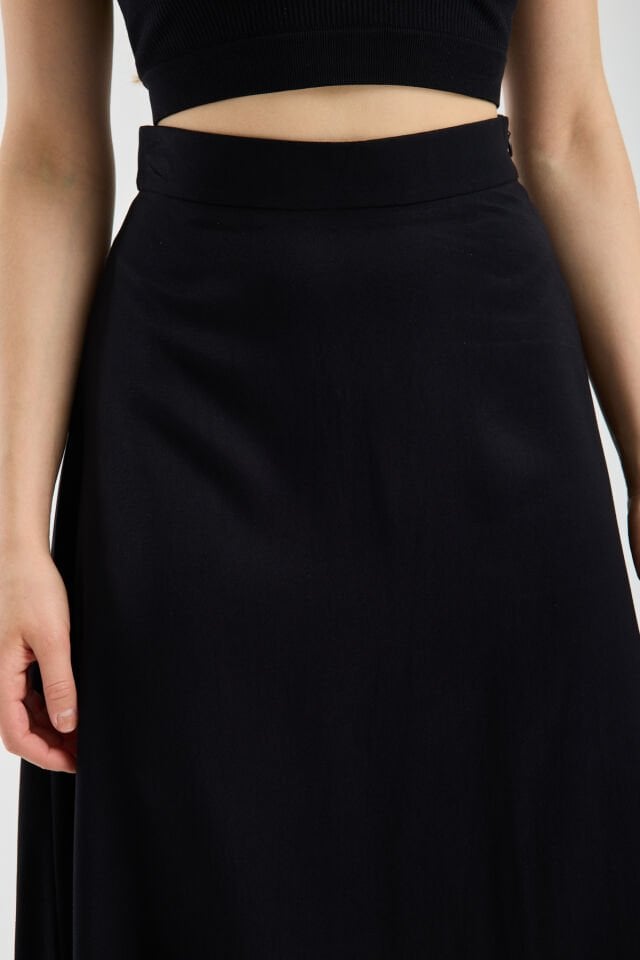 Kadın Dökümlü Yandan Fermuarlı Tesettür Uyumlu Uzun Kloş Etek 2512 XL - SİYAH