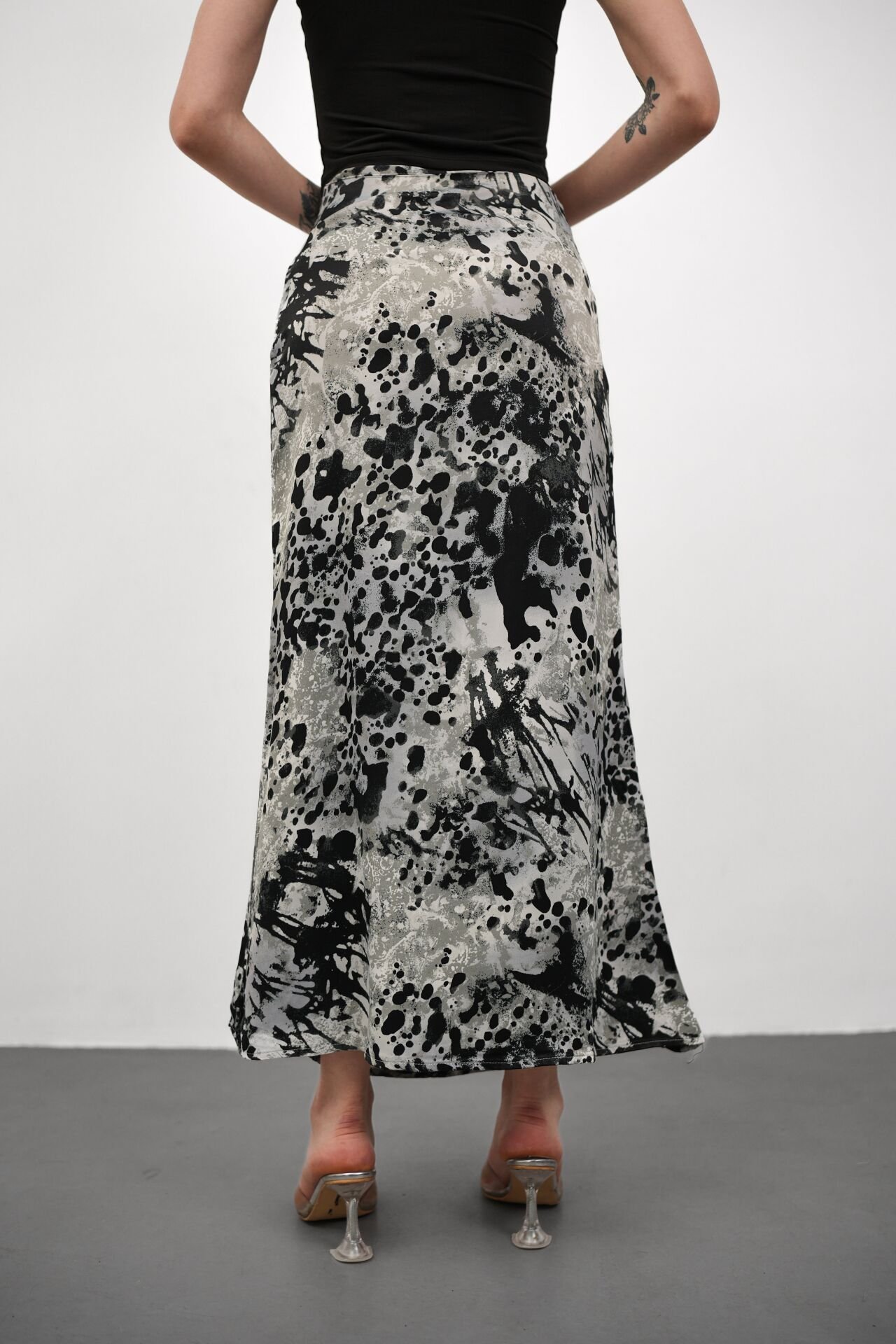 Kadın Uzun Desenli Saten Etek L - KOD-9 SOFT