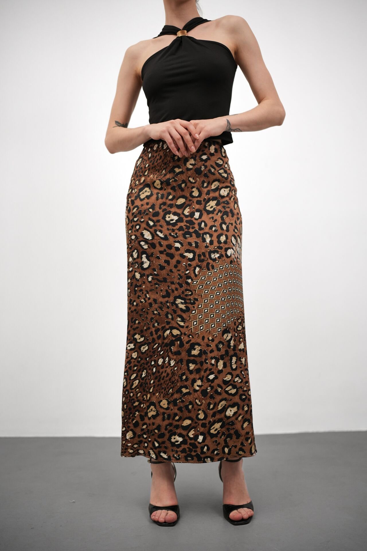 Kadın Uzun Desenli Saten Etek M - KOD-5 KREMİT LEPOR DESENLİ