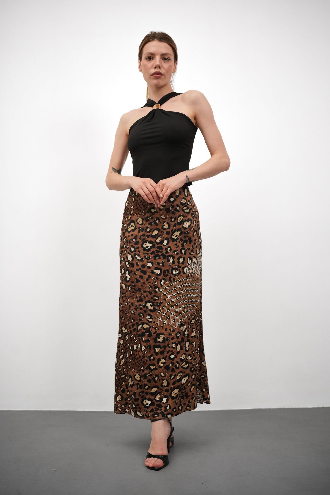 Kadın Uzun Desenli Saten Etek M - KOD-5 KREMİT LEPOR DESENLİ