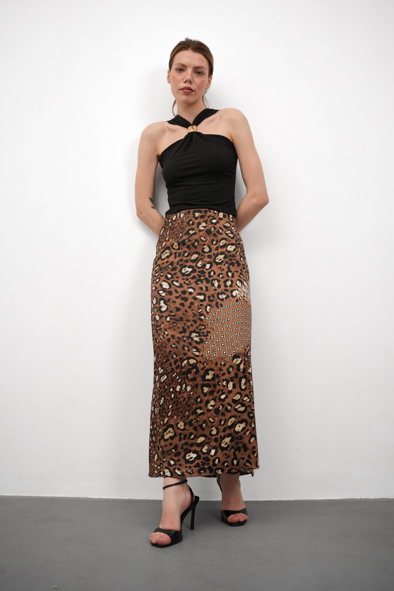 Kadın Uzun Desenli Saten Etek M - KOD-5 KREMİT LEPOR DESENLİ