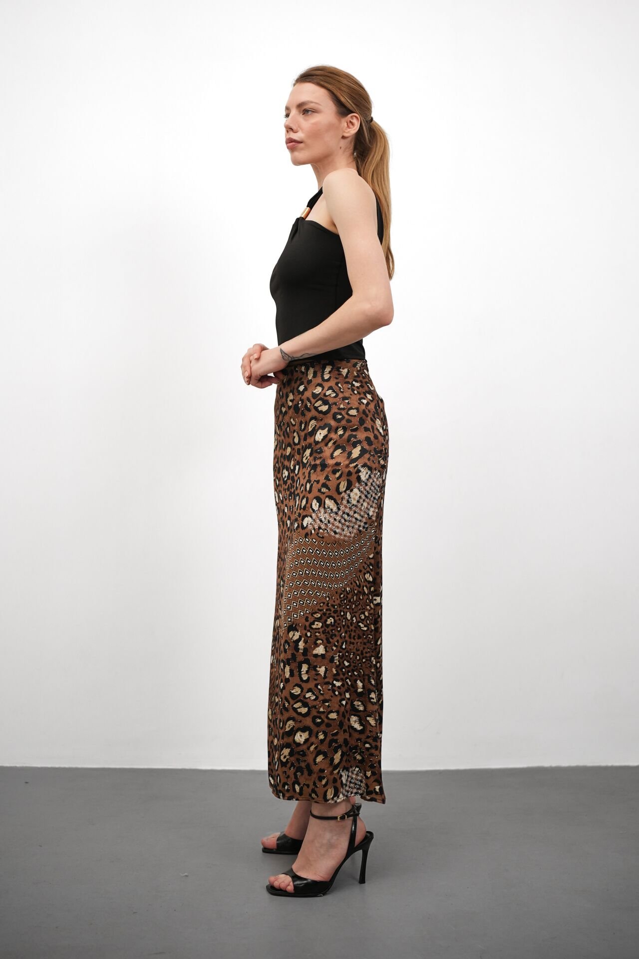 Kadın Uzun Desenli Saten Etek M - KOD-5 KREMİT LEPOR DESENLİ